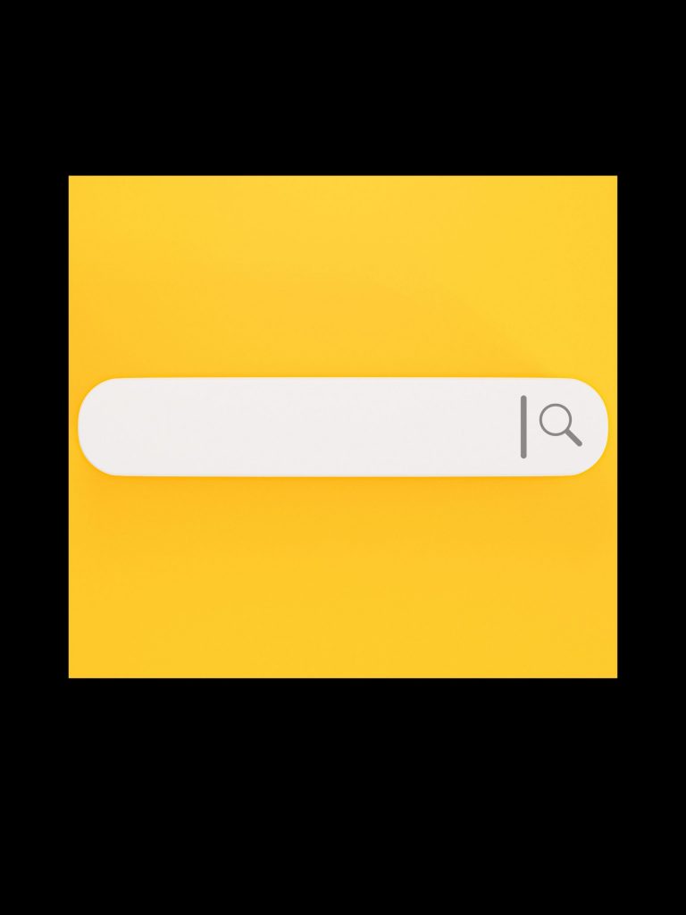 Google-Suchleiste auf gelbem Hintergrund – Symbol für SEO-Optimierung und Suchmaschinenrecherche